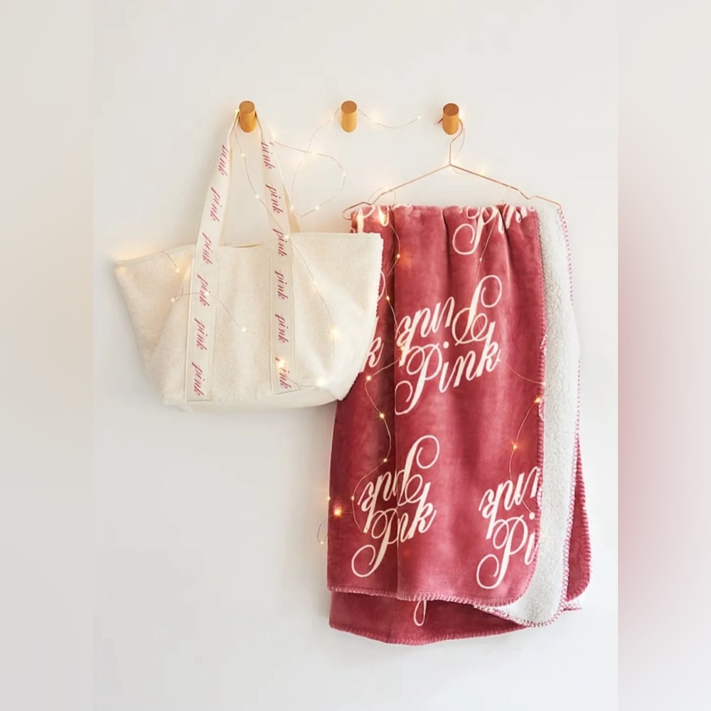 Victoria's Secret Begonia Pink Sherpa Blanket & Faux Shearling Tote Set - NEW